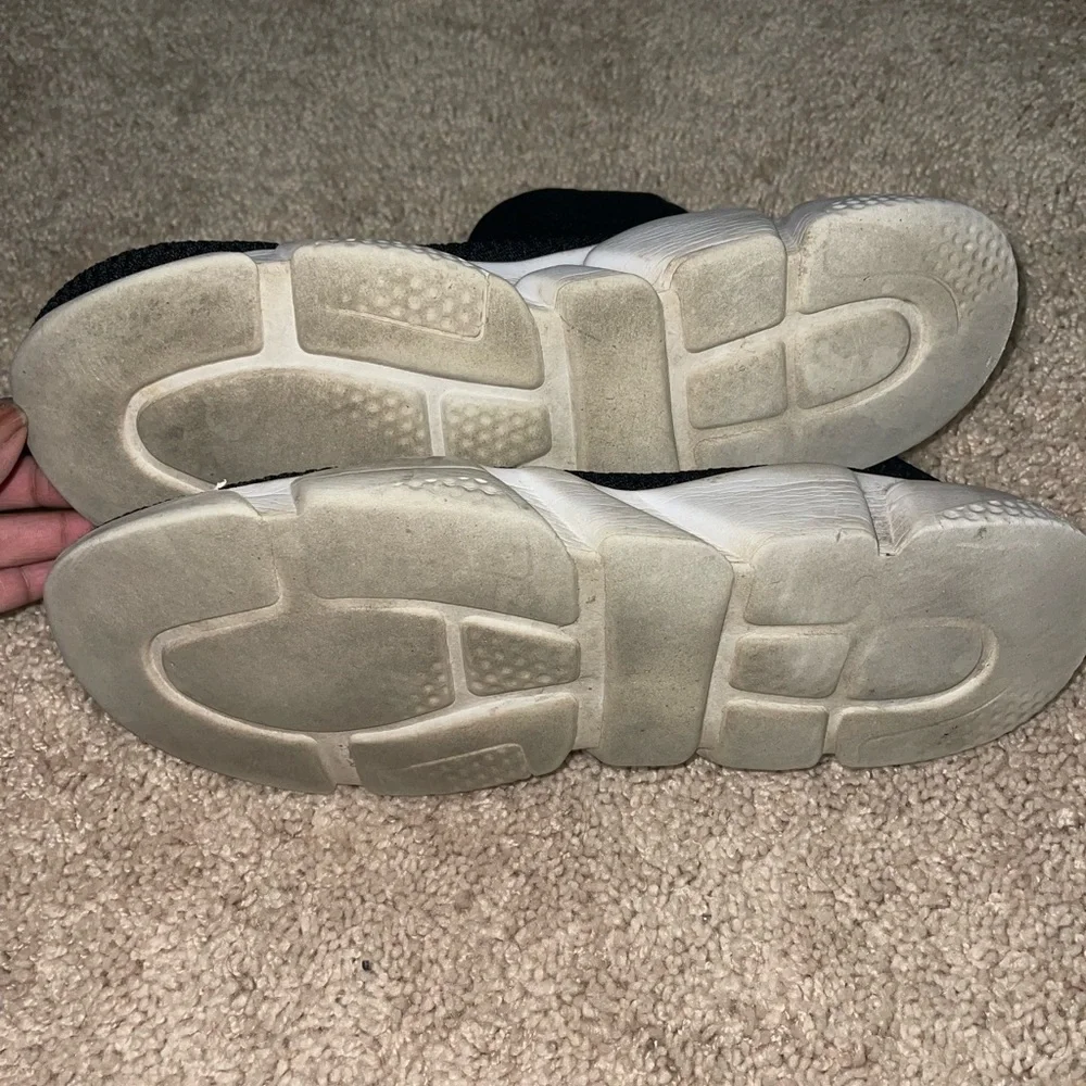 Sneakers - Picture 2 of 7